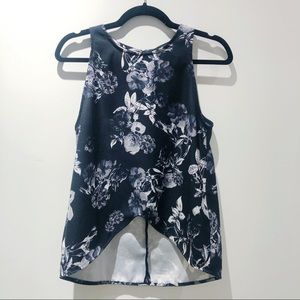 Cute rose printed blouse, barely worn